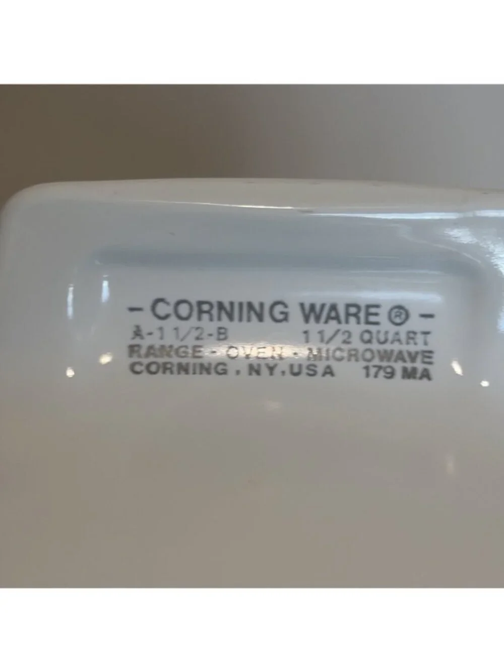 VTG Corning Ware Blue Cornflower Casserole 1 1/2 QT W/ Pyrex Lid & Metal Trivet